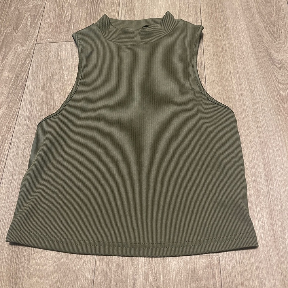 SHEIN Sleeveless Crop Top